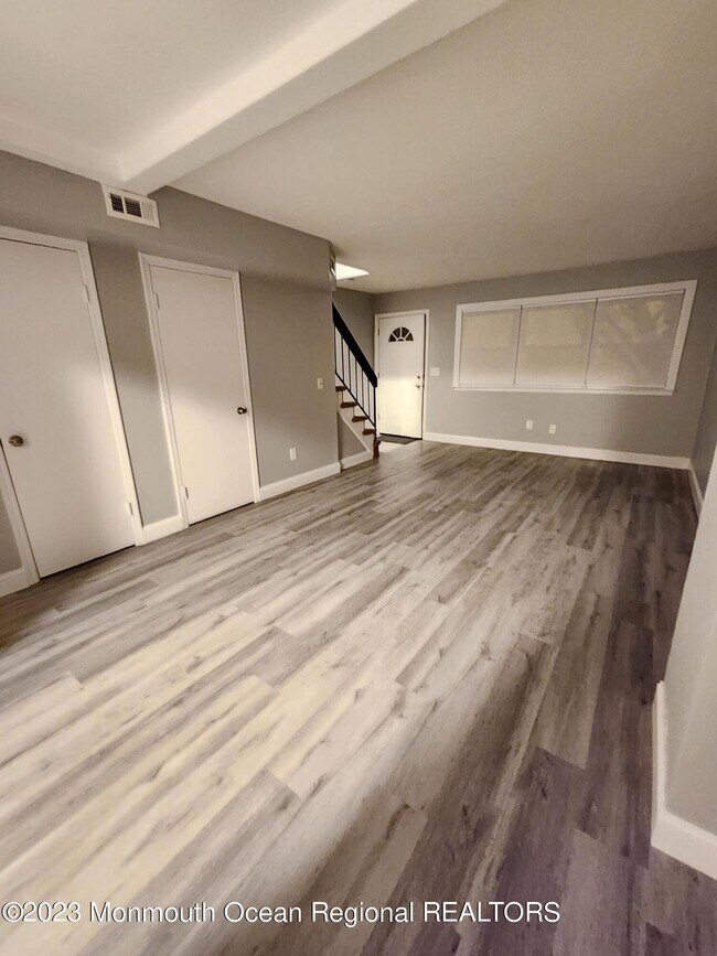 Foto del edificio - 40 Briar Mills Dr