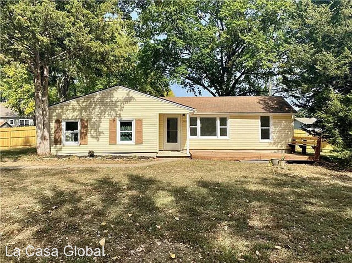 2 br, 1 bath House 3408 NE 57th Street House Rental in Gladstone