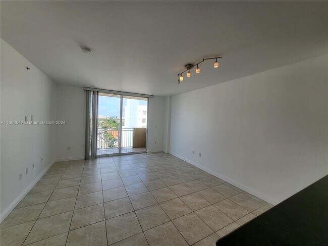 Building Photo - 2425 SW 27th Ave