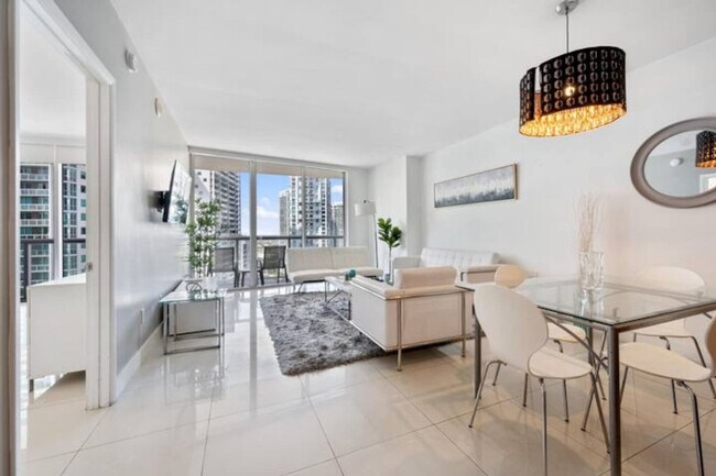 Building Photo - 481 Brickell Ave