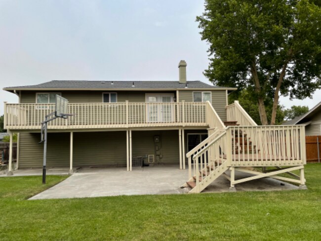 Building Photo - 8115 W Grand Ronde Ave