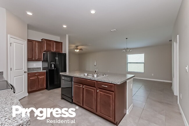 Foto del edificio - 11222 Leland Groves Dr