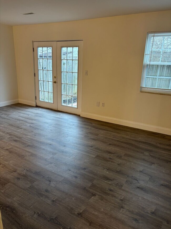 Foto del edificio - Pristine & Move-In Ready Townhome in Olde Forge!