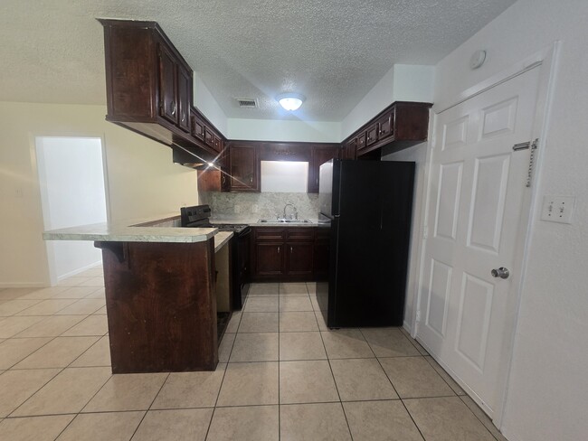 Building Photo - 7518 Hummingbird Ln