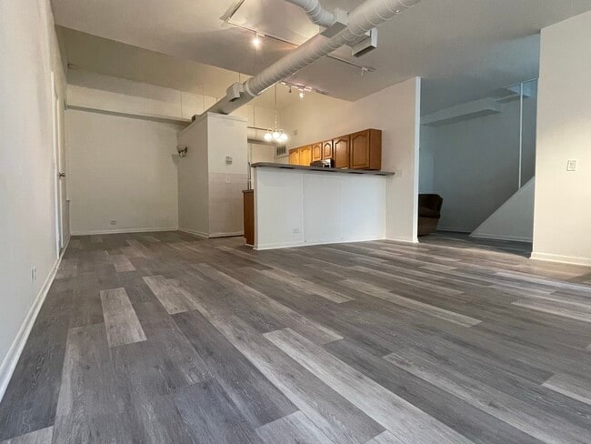 Building Photo - 1844 W Henderson St