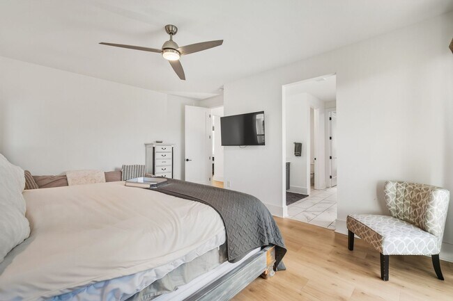 Building Photo - PARK FLEX STAYS-Peaceful 3 Bed, 2 Bath Cou...