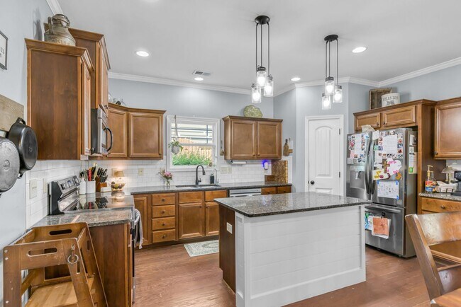 Foto del edificio - Spacious 4 Bedroom Home in Auburn