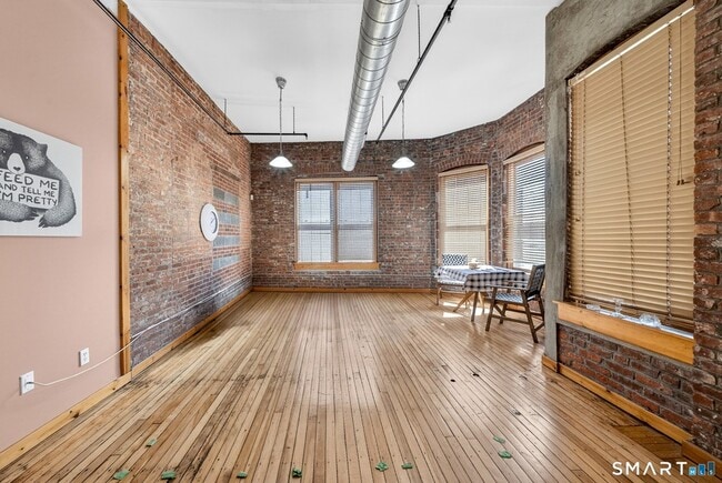 Building Photo - 325 Lafayette St