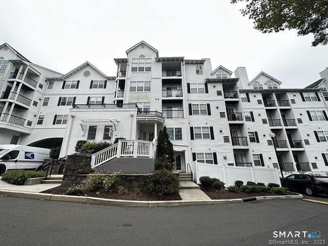 Building Photo - 100 Glenbrook Rd