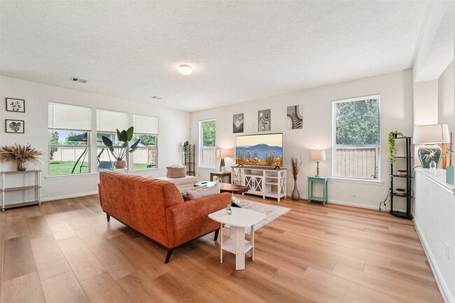 Foto del edificio - 4306 Lake Cypress Cir