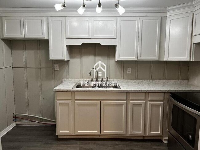 Foto del edificio - 1411 Highland Ave SE #B - HALF OFF FIRST M...