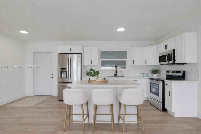 Foto del edificio - 18505 NW 23rd Ct