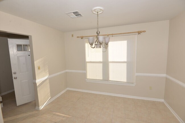 Foto del edificio - Updated Two Bedroom Townhome