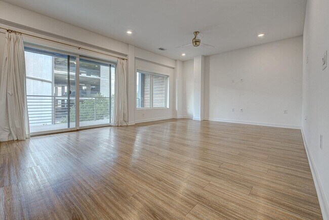 Foto del edificio - 4361 S Congress Ave