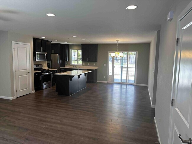 Building Photo - ***MOVE IN SPECIAL!!!*** Charming 3 Bedroo...