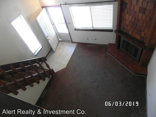 Building Photo - 2 br, 1.5 bath House - 1806 Lincoln Dr