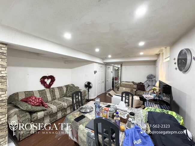 Building Photo - Spacious 2-Bedroom Basement Apartment with 2 Parking Spaces – Mississauga