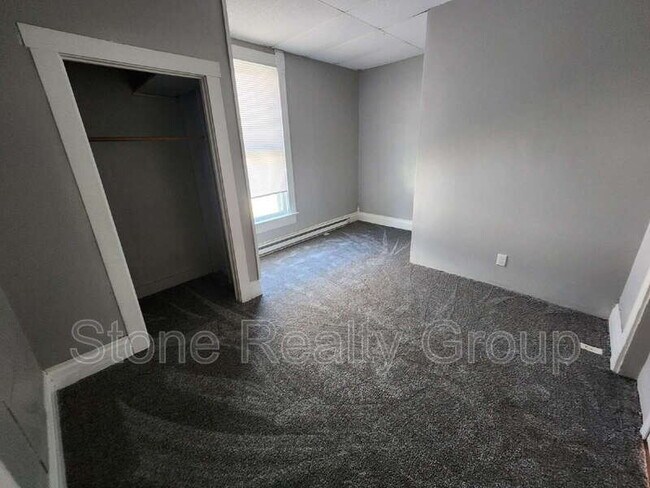 Foto del edificio - 121 Gilbert Ave