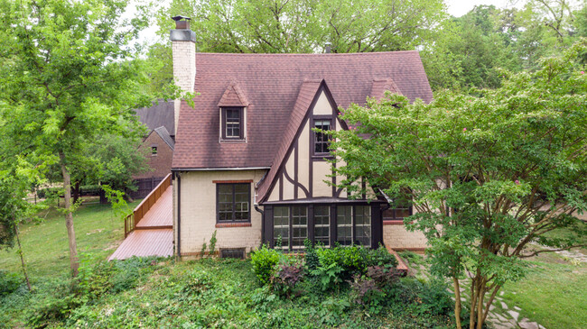 Building Photo - 3952 Kingston Pike