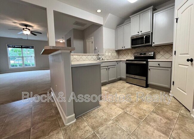 Building Photo - 6208 San Marcos Way