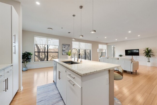 Foto del edificio - 4111 Gilbert Ave