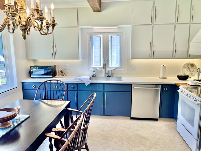 Kitchen - 362 W Crescent St