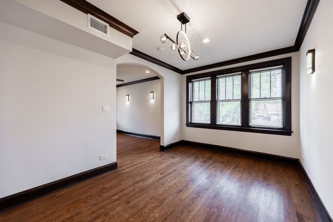 Building Photo - 6411 N Talman Ave