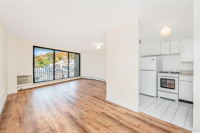 Building Photo - 1155 Warburton Ave