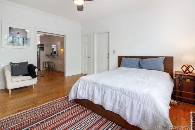 Building Photo - 1018  Euclid Ave 4 Miami Beach Fl 33139