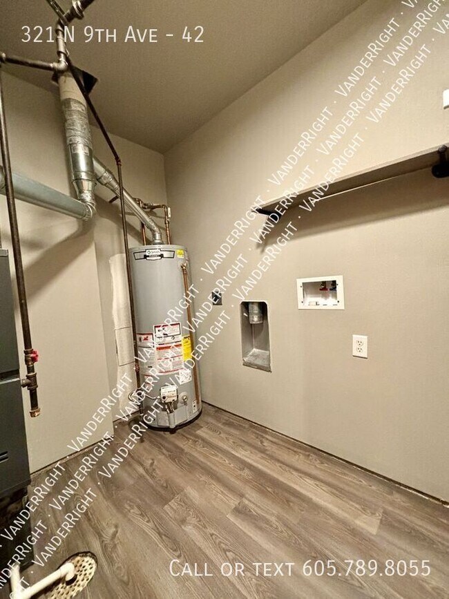 Foto del edificio - Updated Walk-Out 2 Bedroom Apartment!