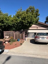 Building Photo - 254 Los Padres Ct
