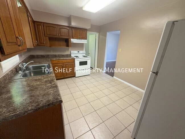 Foto del edificio - 2752 Holcomb Ave