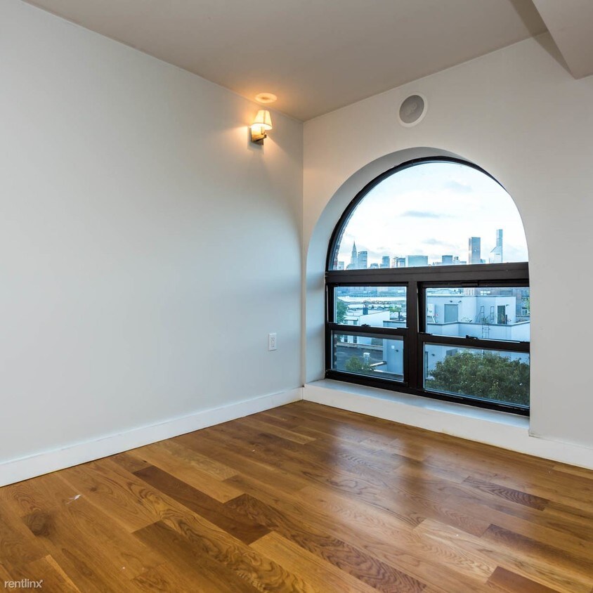 Foto principal - 100 Dupont St