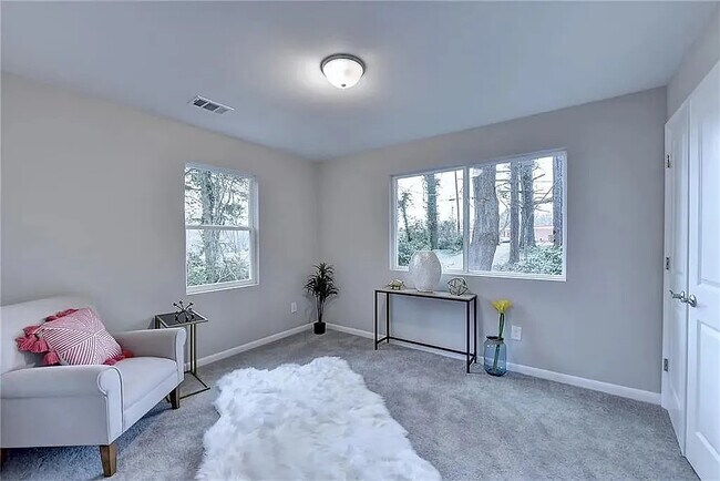 Foto del edificio - 3331 Midway Rd