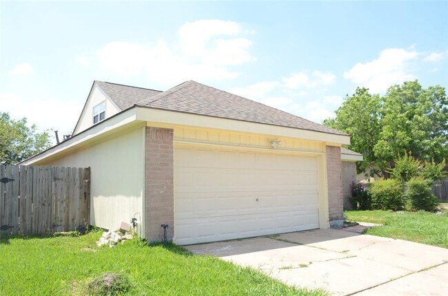 Foto del edificio - 6502 Briar Terrace Dr