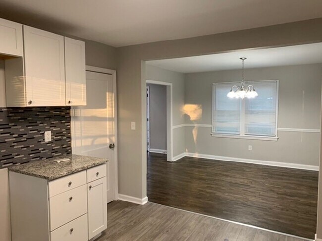 Building Photo - Beautiful two bedroom one bath near Campbellton and 166