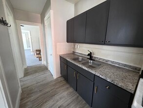 Building Photo - 146 King Dr