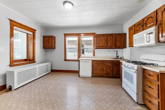 Foto del edificio - 5306 W Roscoe St