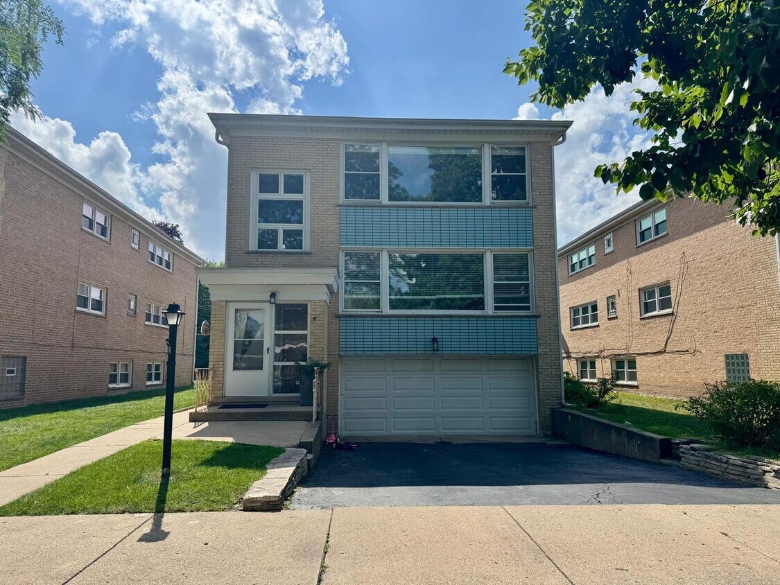 Foto principal - 6752 E Prairie Rd