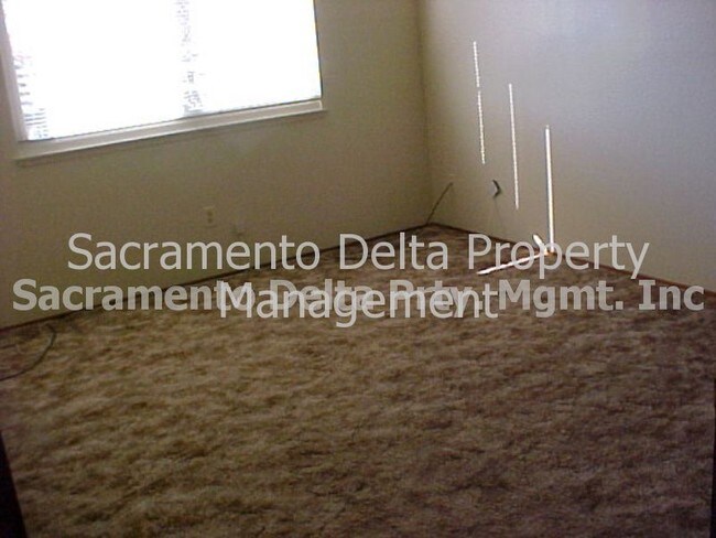 Building Photo - 5329 Bellflower Way