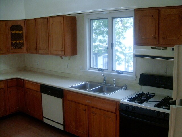 kitchen - 142 Jewett Parkway
