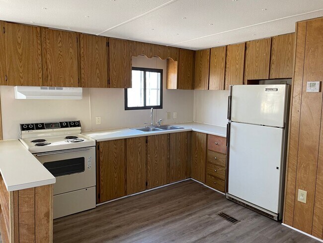Foto del edificio - 2 BED, 1 BATH MOBILE HOME, WATER AND TRASH INCLUDED!