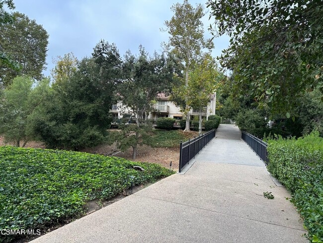 Building Photo - 655 Arroyo Oaks Dr