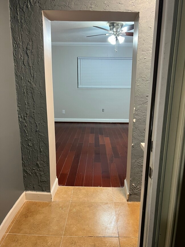 Foto del edificio - 7956 Lasalle Blvd - Apartment