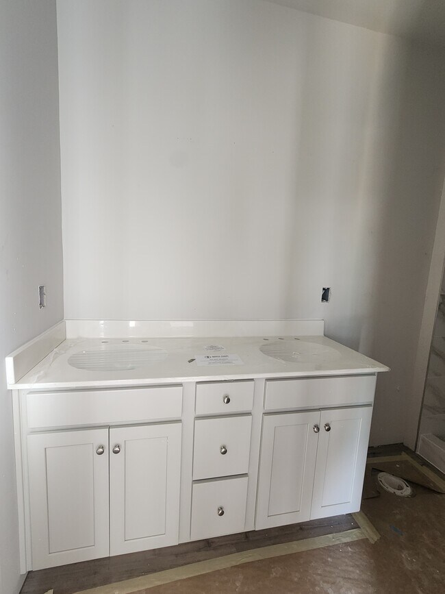 Building Photo - 120 Main St