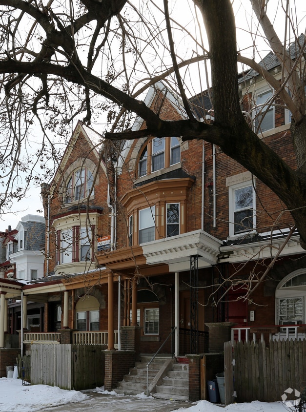 Building Photo - 4232 Chestnut St