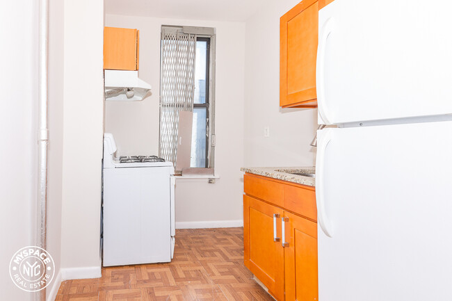 Foto del edificio - 876 Greene Ave