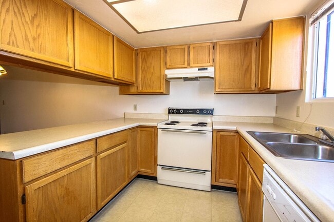 Building Photo - 3 Bedroom Unit at Villas at the Ridge in Prescott