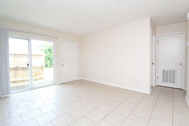 Foto del edificio - 3398 Green Briar Cir