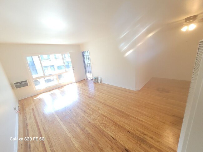Foto del edificio - 4159 Somerset Dr
